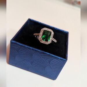 Ladies Emerald Halo Ring (8)
